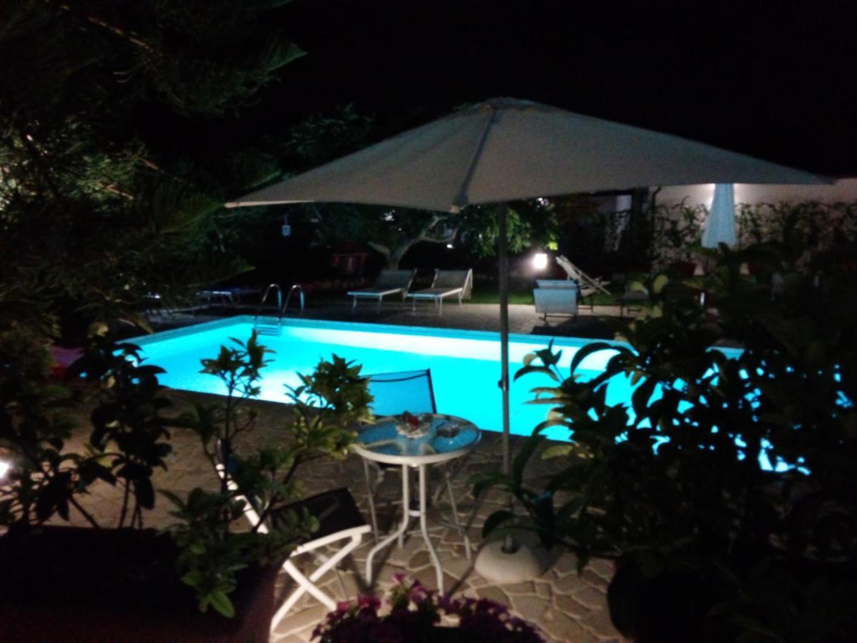 Casa Vacanza Augusto Уджано-ла-Кьеза Экстерьер фото